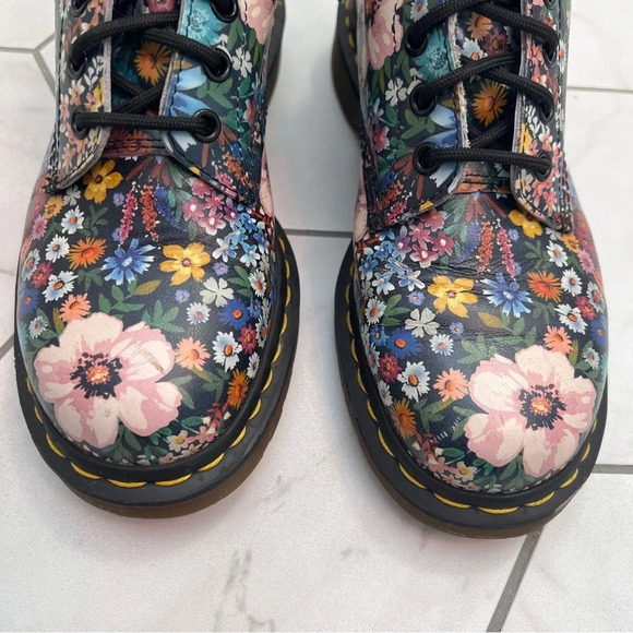 Dr. Martens 1460 Pascal Wanderlust Multicolored Floral Boot Size 7 Women - Picture 5 of 9